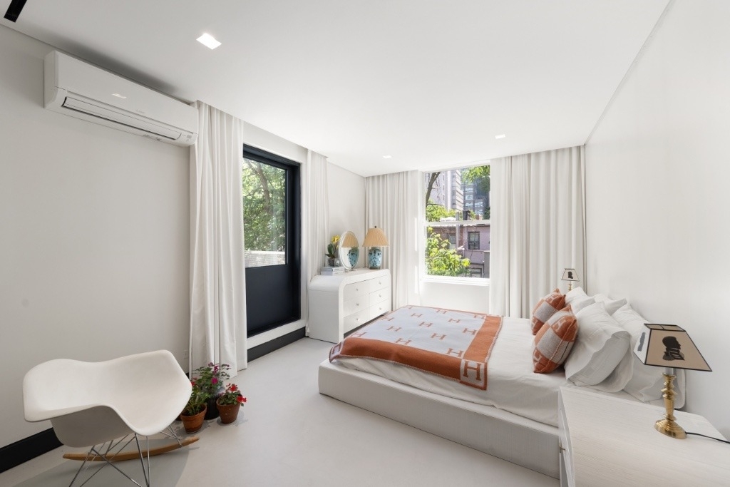 126 E 62nd Street - Photo 9