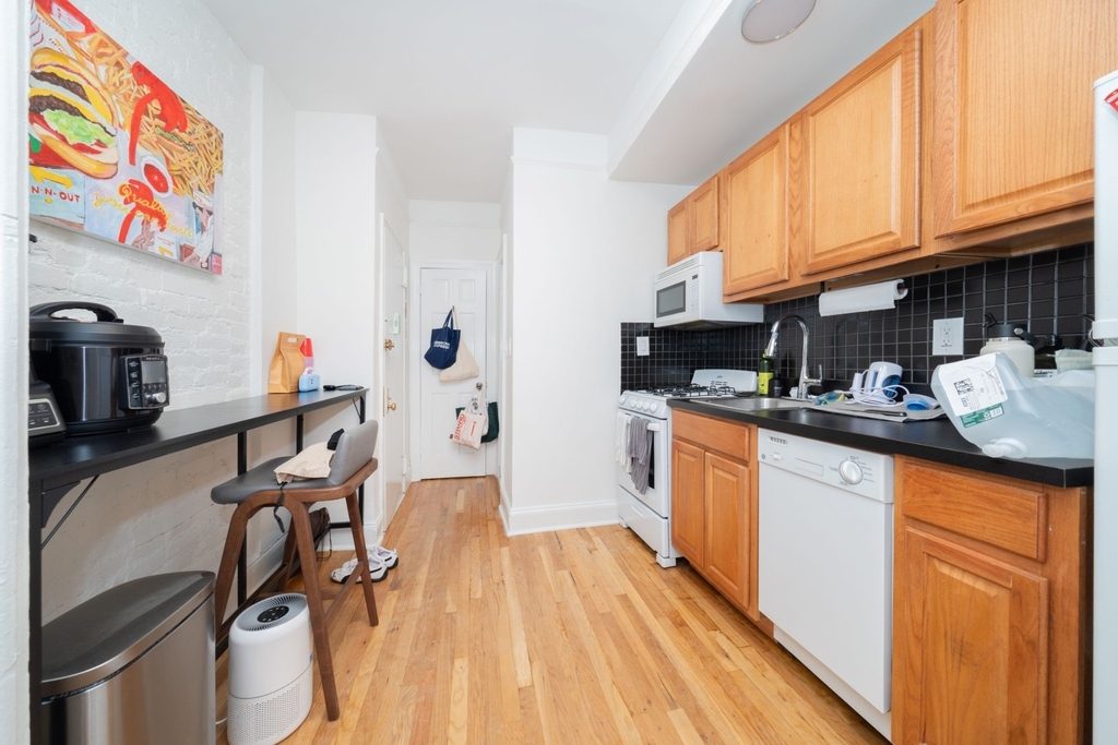 344 W 17th Street - Photo 7