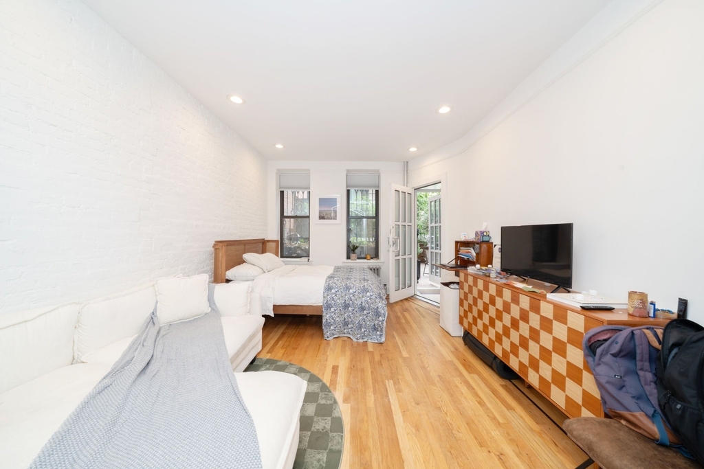 344 W 17th Street - Photo 4