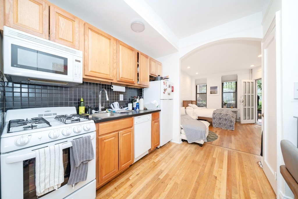 344 W 17th Street - Photo 6