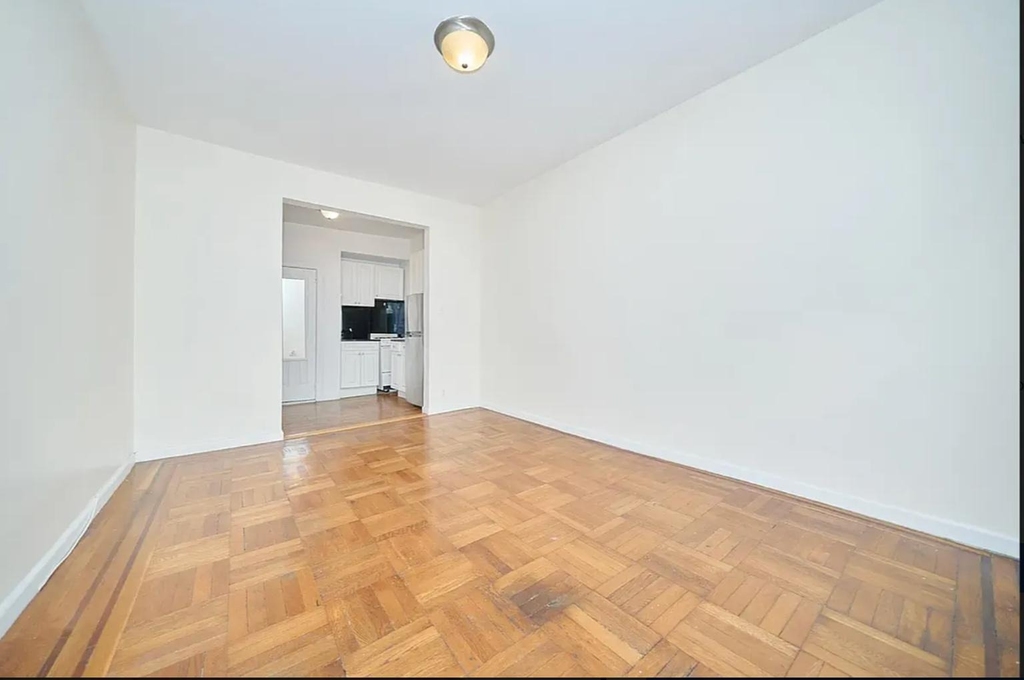 223 E 58th Street - Photo 2