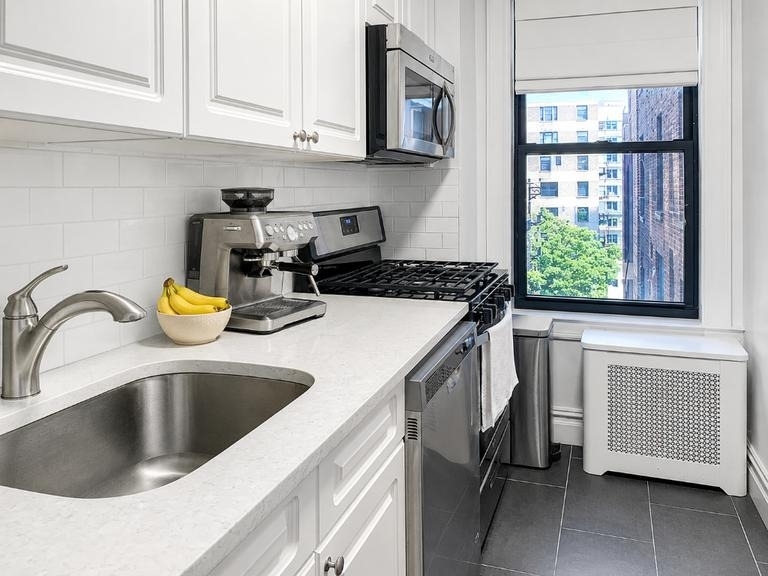 425 Riverside Drive - Photo 2