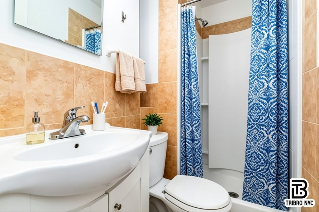 406 W 48th Street - Photo 3