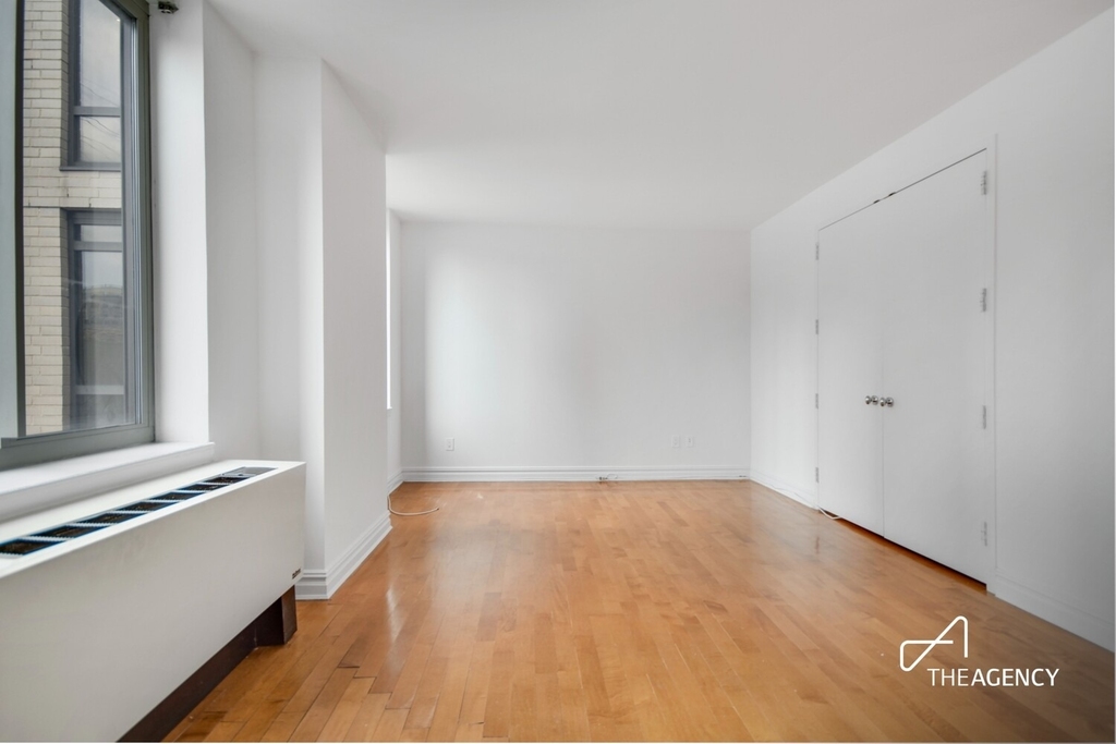 401 E 60th Street - Photo 5