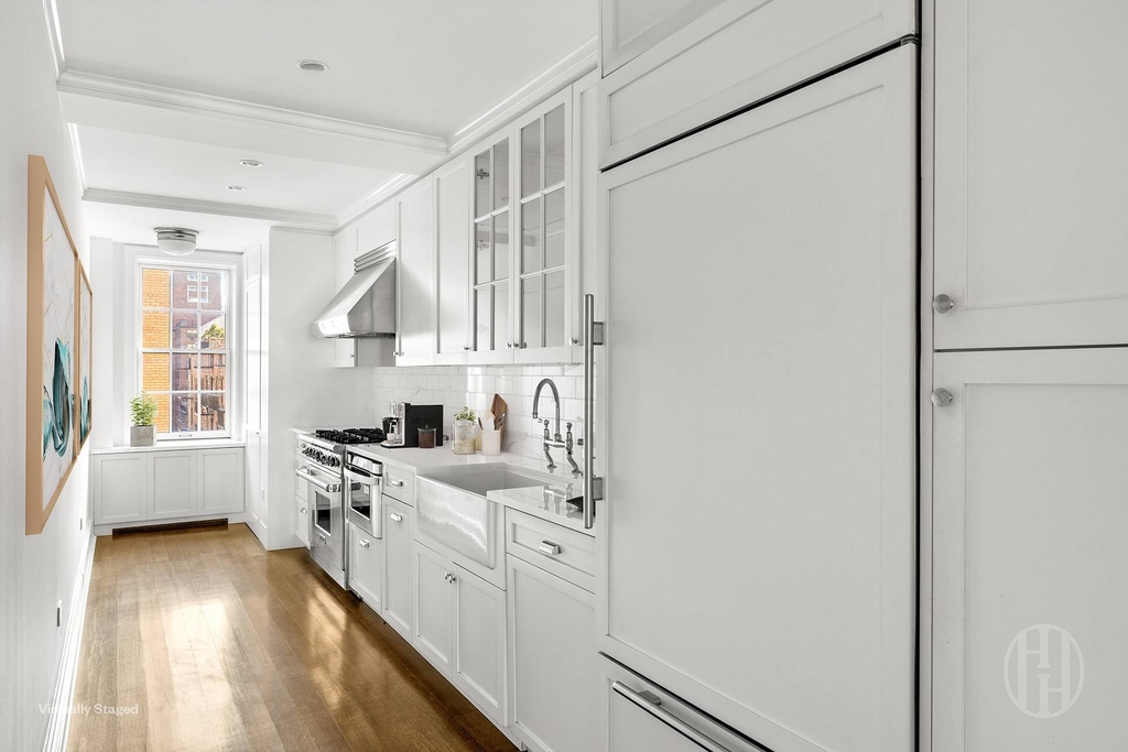 28 E 10th Street - Photo 3