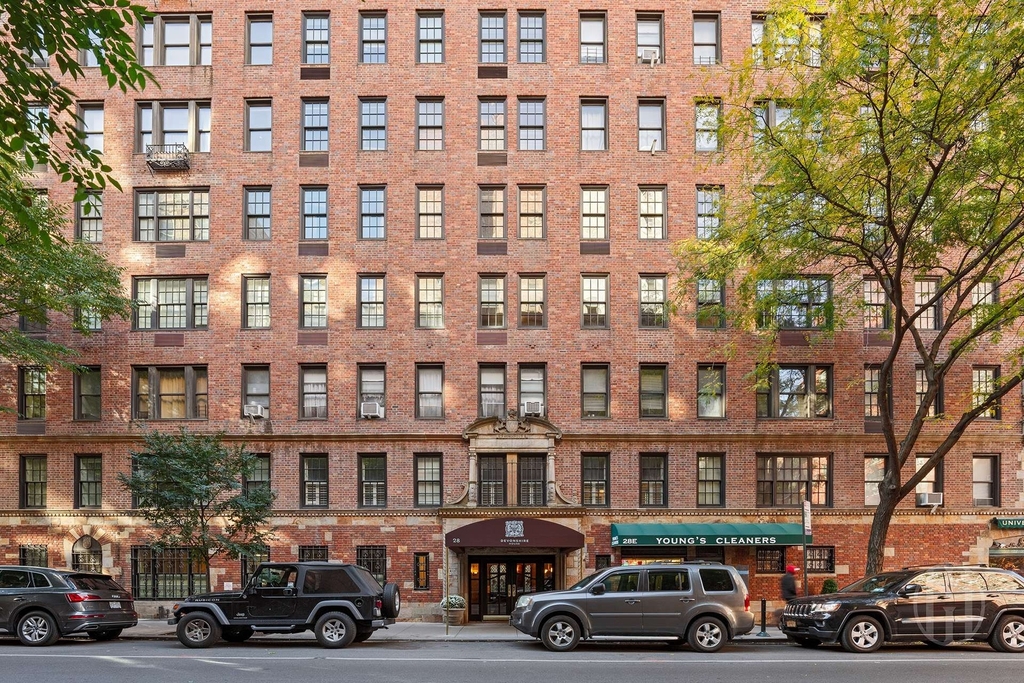 28 E 10th Street - Photo 14