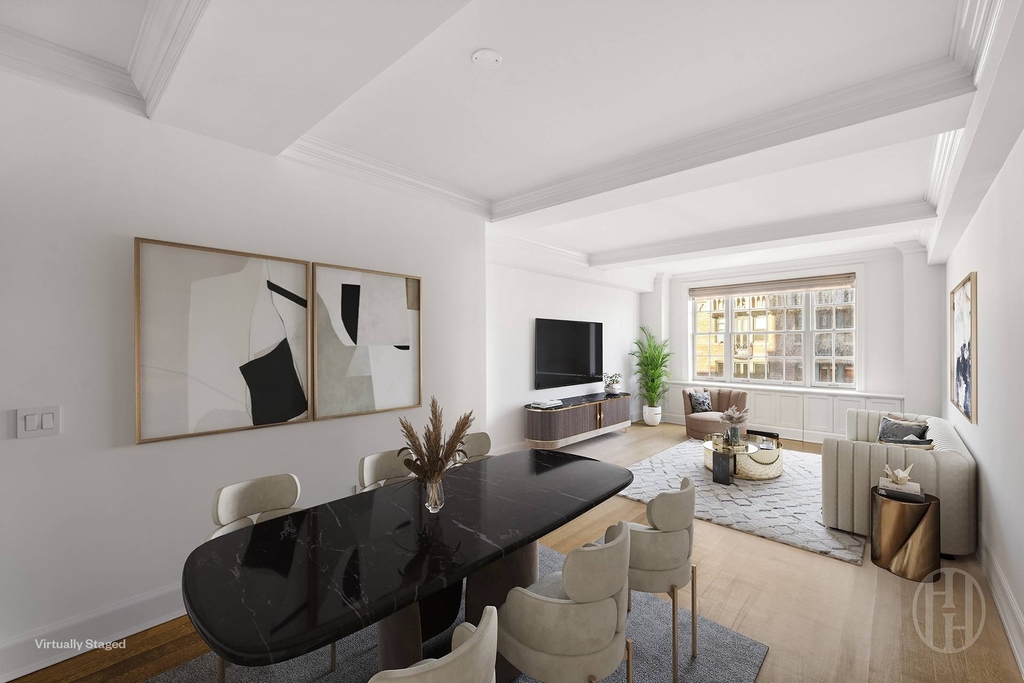 28 E 10th Street - Photo 1