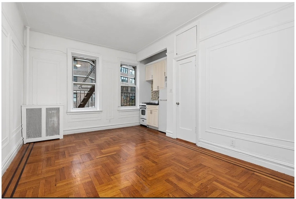 220 E 36th Street - Photo 0
