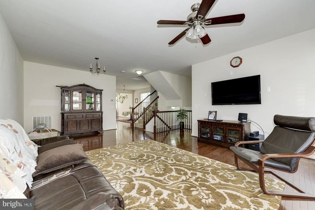 22677 Flowing Spring Square - Photo 3