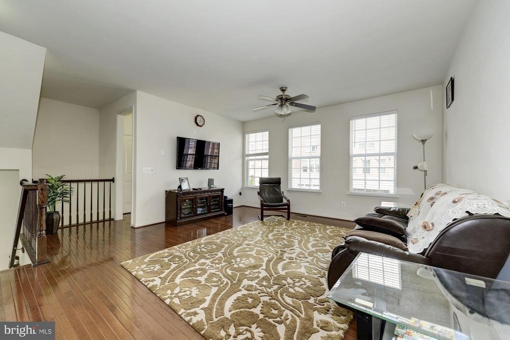 22677 Flowing Spring Square - Photo 2