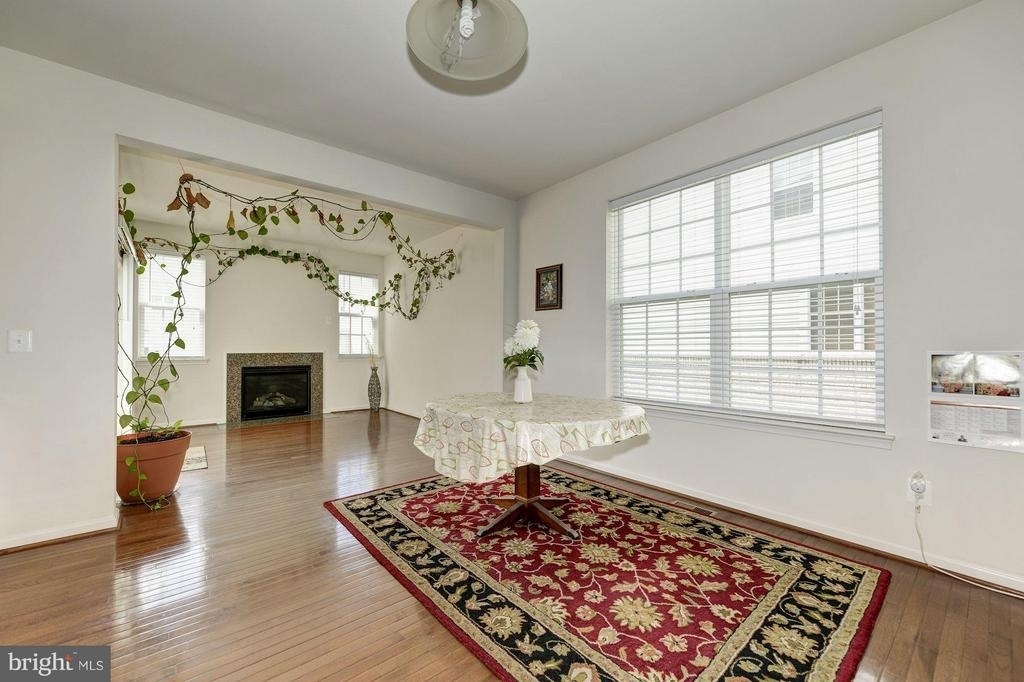 22677 Flowing Spring Square - Photo 9