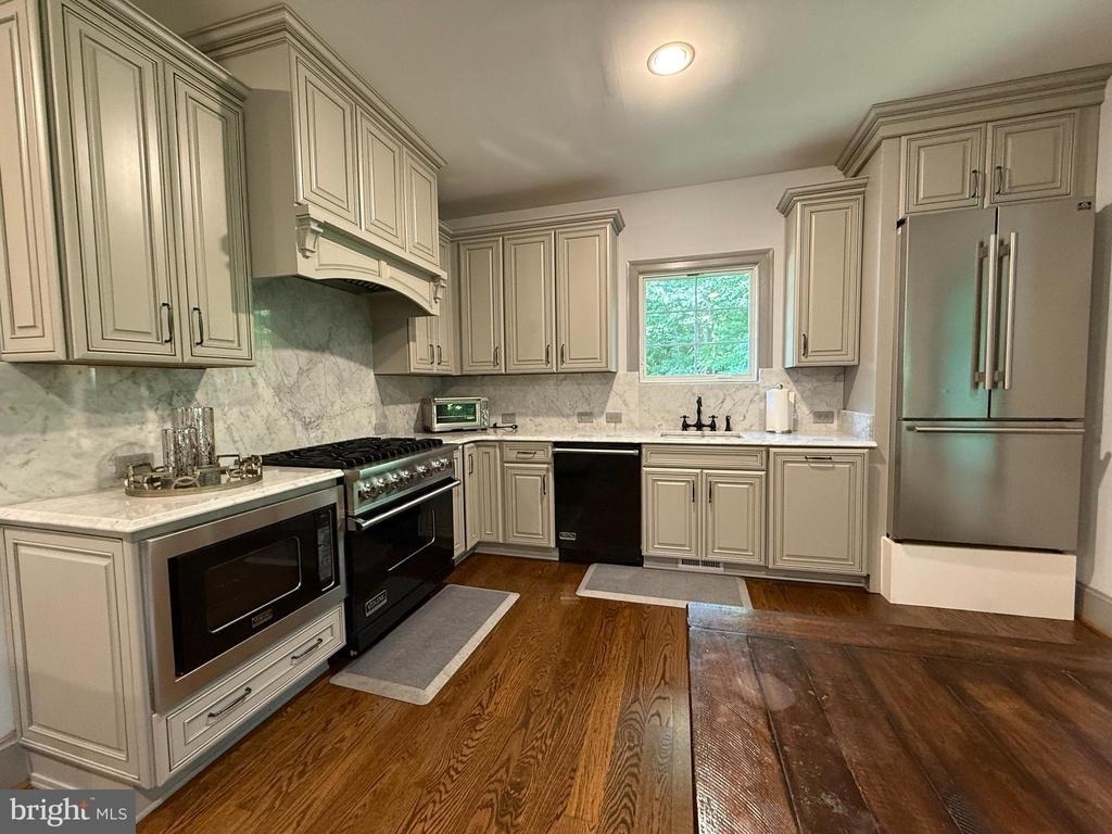 8747 Brook Road - Photo 11