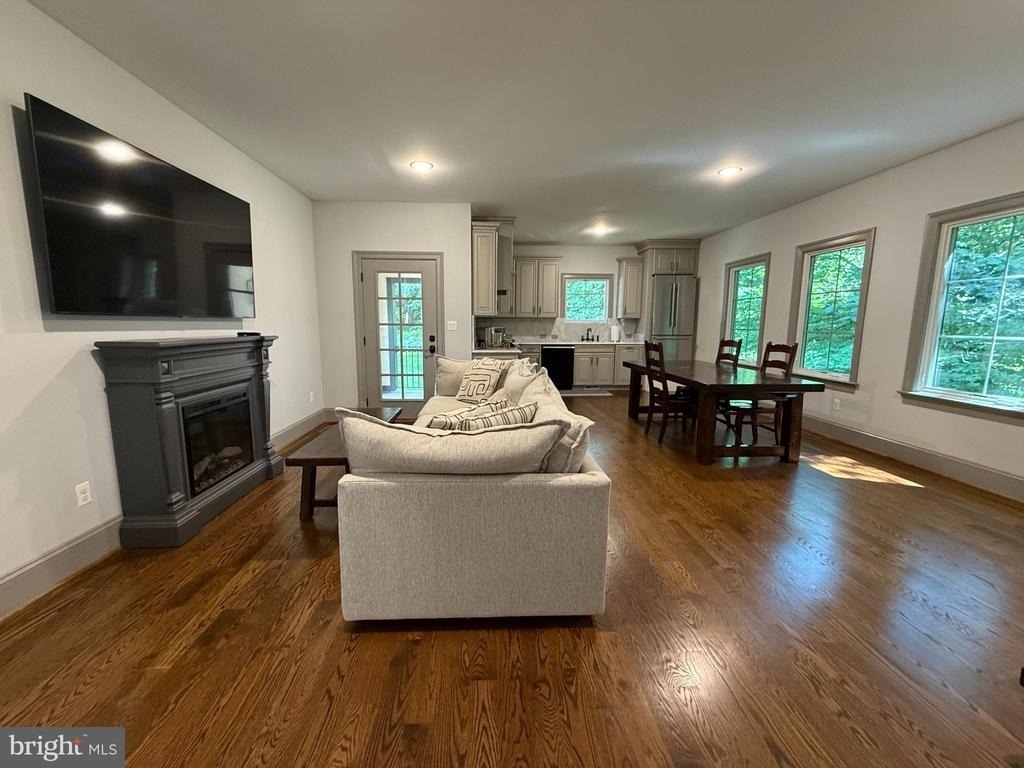 8747 Brook Road - Photo 9