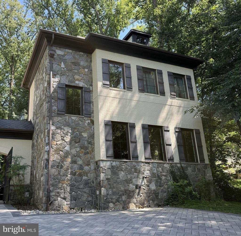 8747 Brook Road - Photo 2