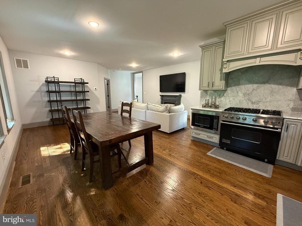 8747 Brook Road - Photo 12