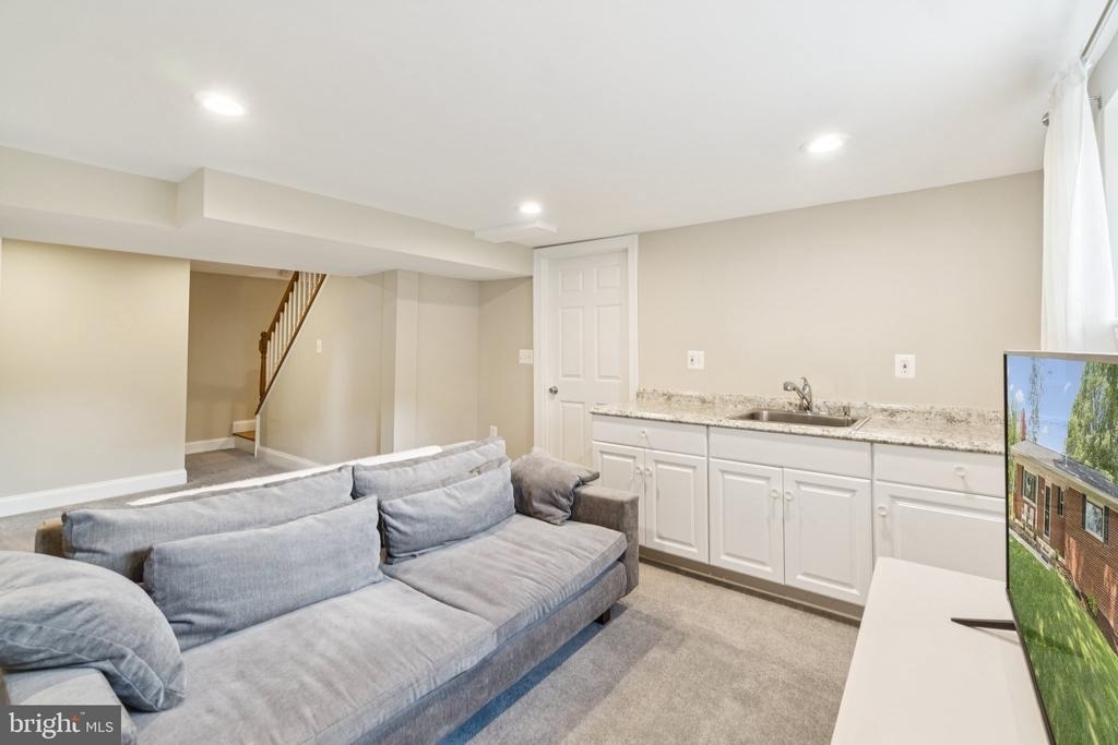 7412 Farnum Street - Photo 15