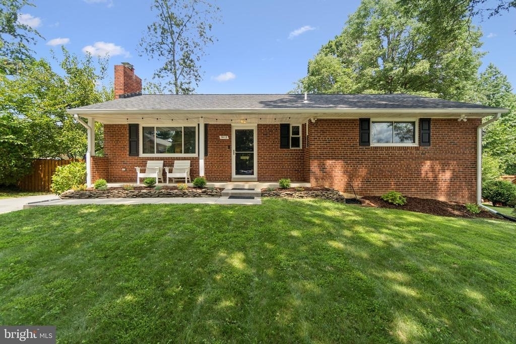 7412 Farnum Street - Photo 0