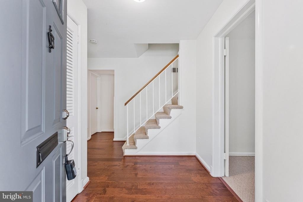 3160 Ravenwood Drive - Photo 2