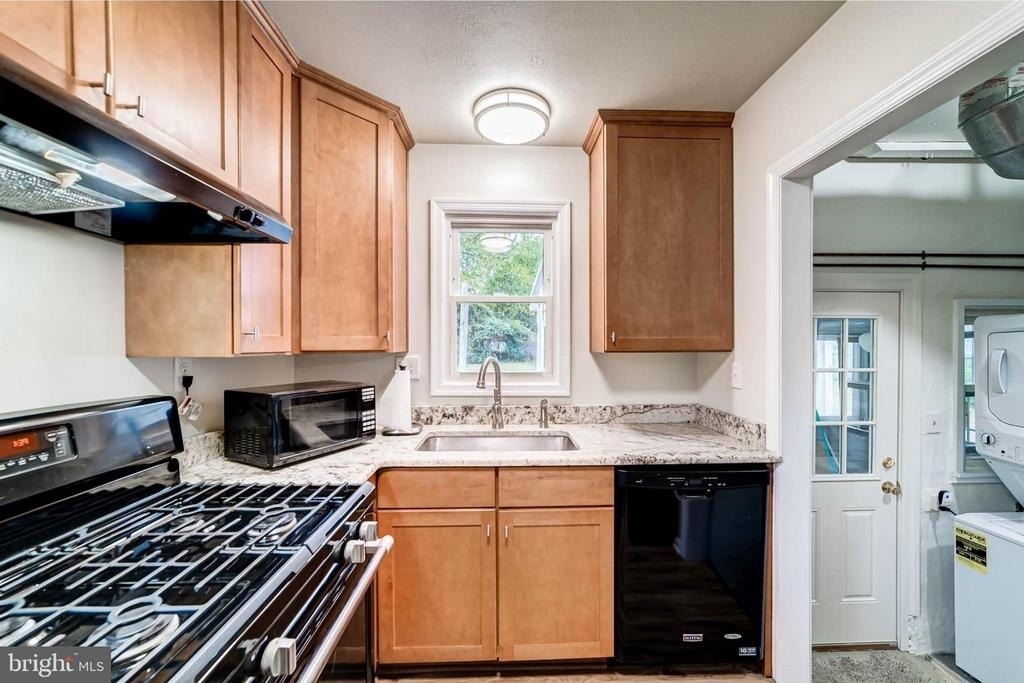 2425 Fort Drive - Photo 8