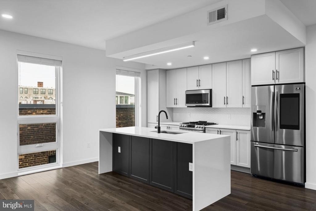 1501 N 31st Street - Photo 0