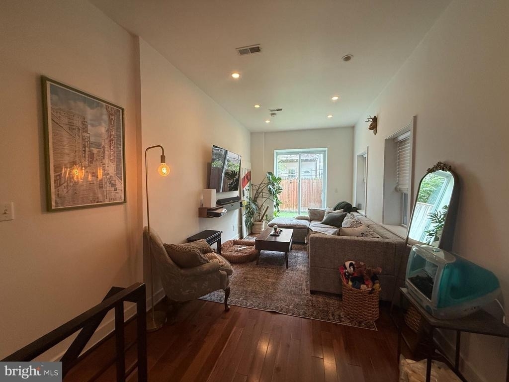 1533 Swain Street - Photo 7
