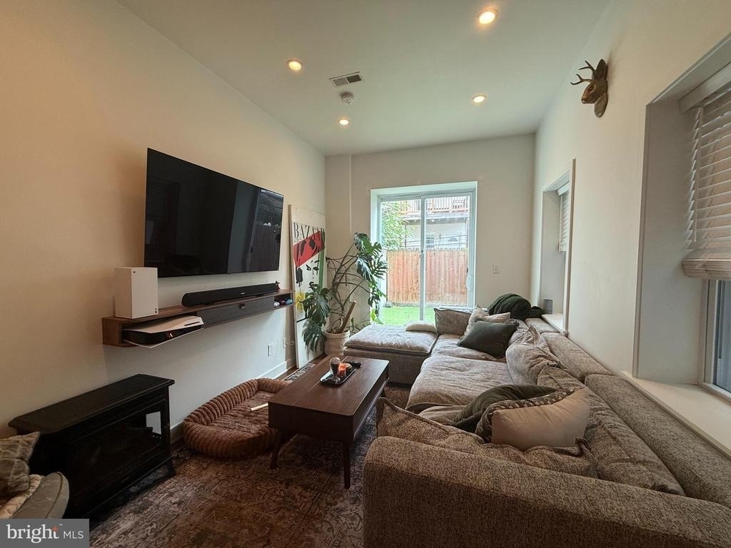 1533 Swain Street - Photo 8