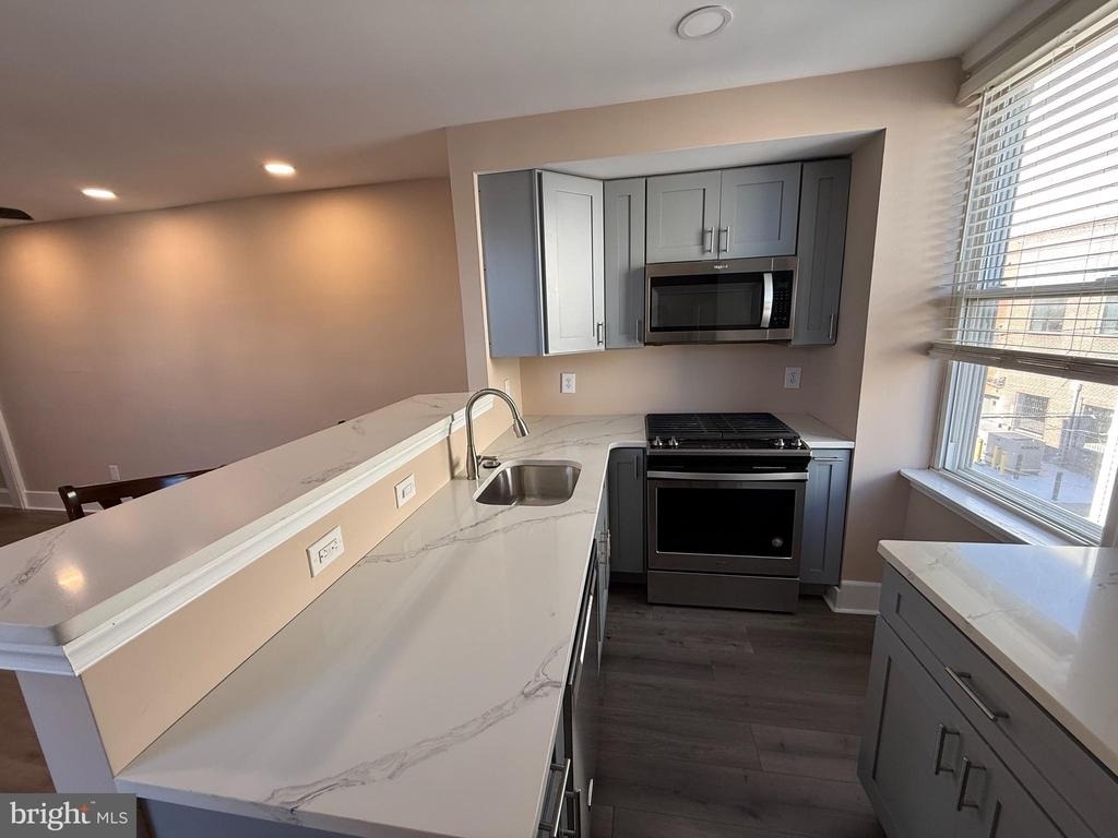 2423 E Allegheny Ave - Photo 1