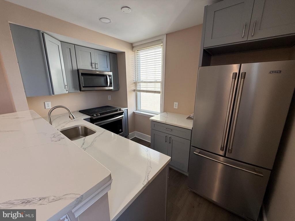 2423 E Allegheny Ave - Photo 0