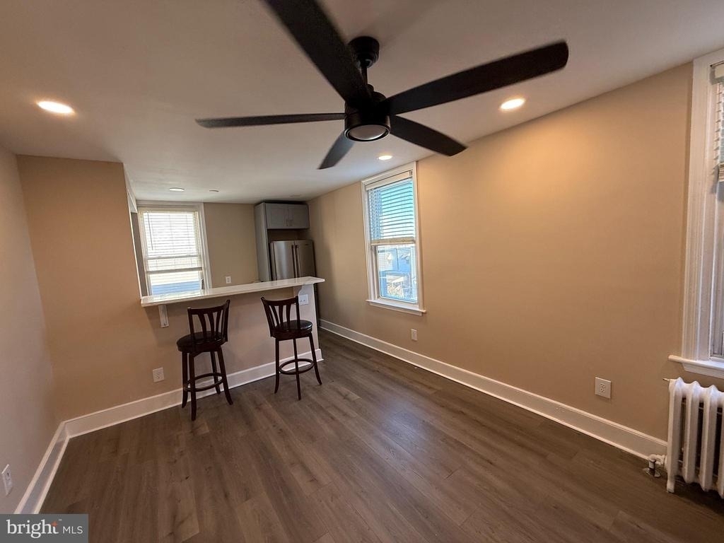 2423 E Allegheny Ave - Photo 2