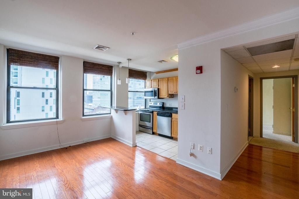 1939 Chestnut Street - Photo 0