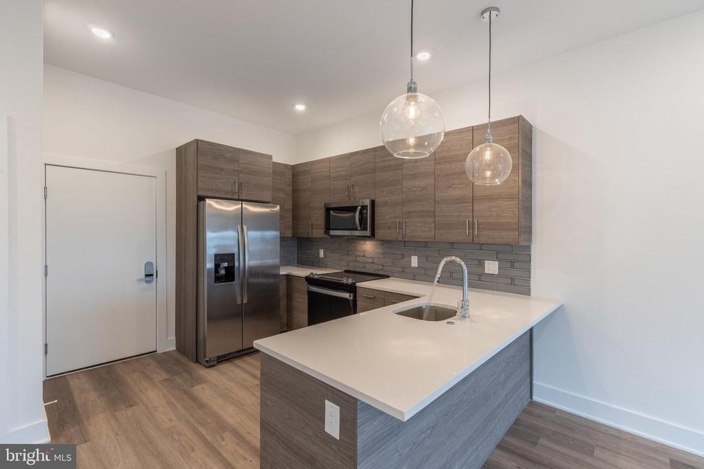5545 Pulaski Avenue - Photo 2