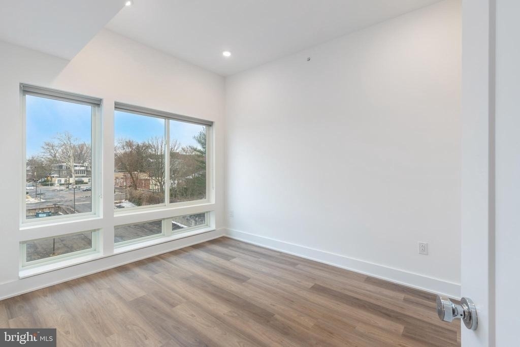 5545 Pulaski Avenue - Photo 18