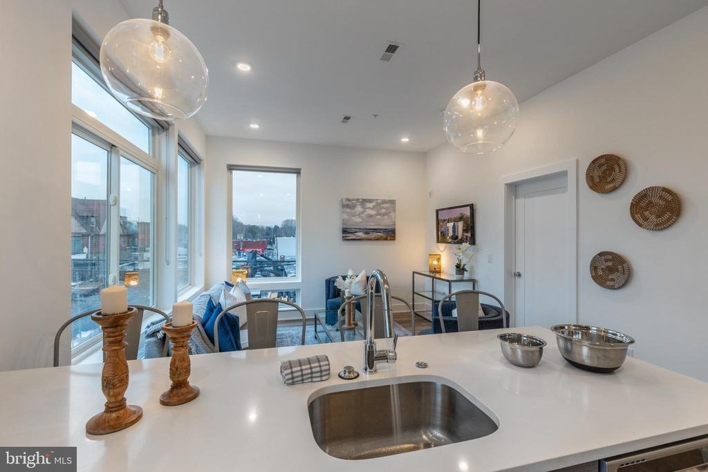 5545 Pulaski Avenue - Photo 8