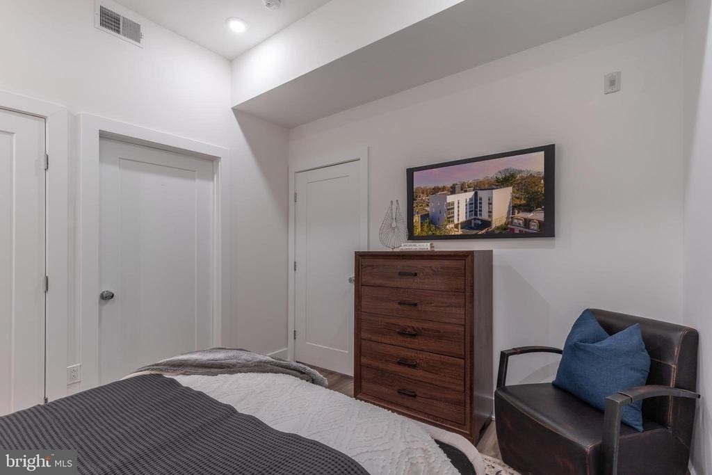 5545 Pulaski Avenue - Photo 20