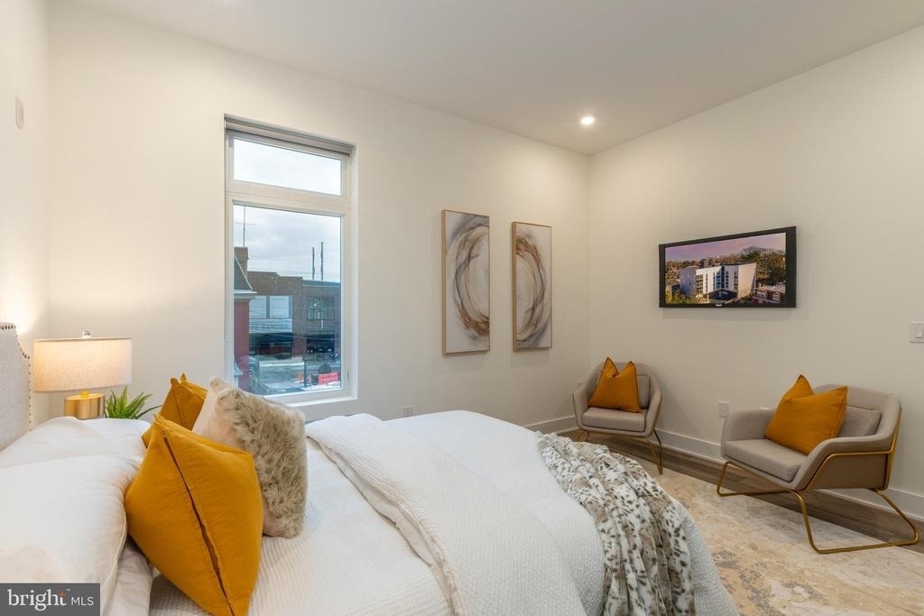 5545 Pulaski Avenue - Photo 10