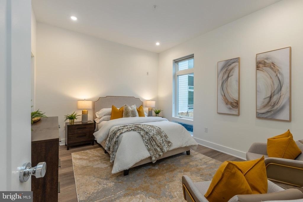 5545 Pulaski Avenue - Photo 9