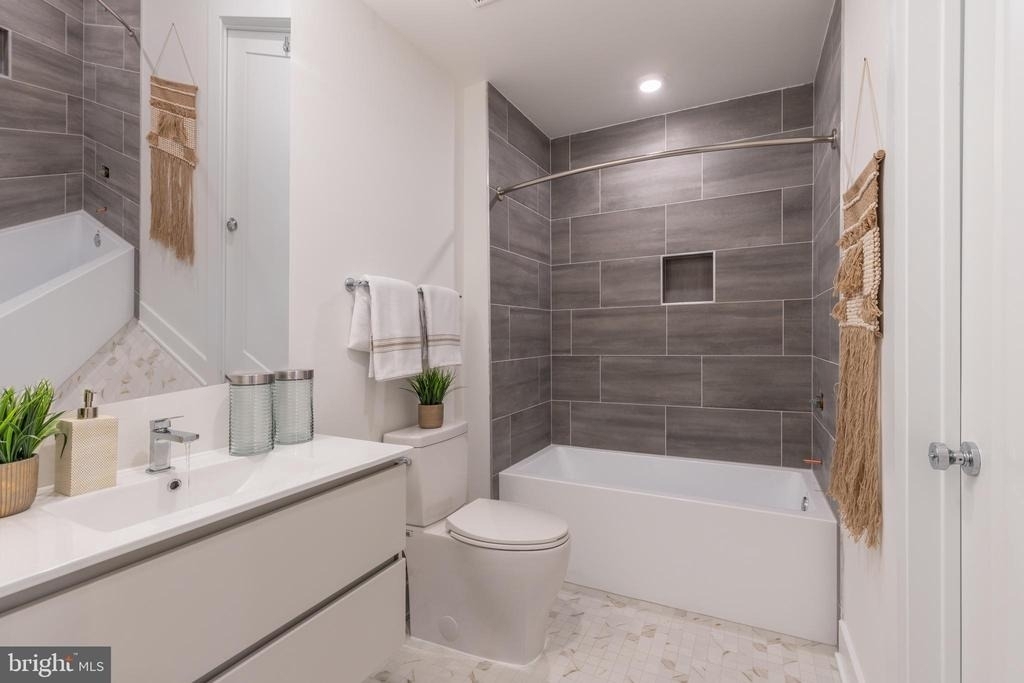 5545 Pulaski Avenue - Photo 12