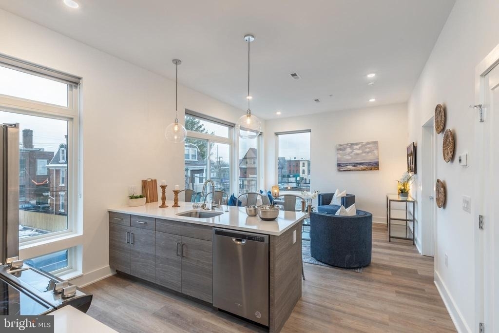 5545 Pulaski Avenue - Photo 4