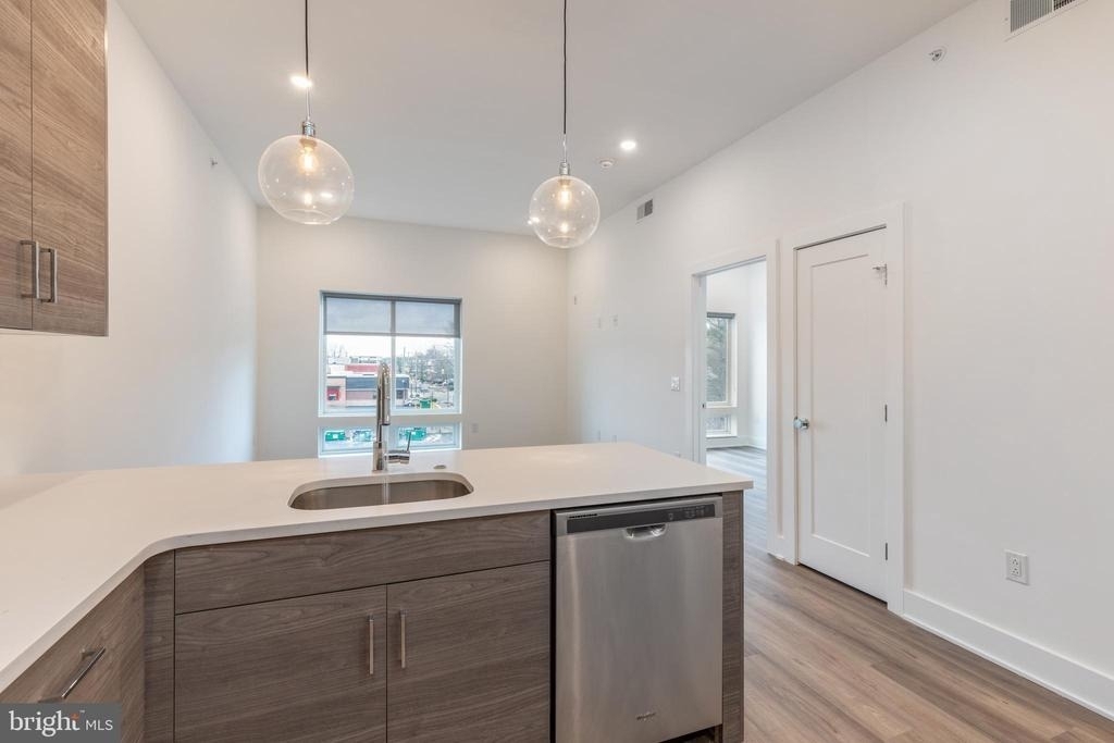5545 Pulaski Avenue - Photo 2
