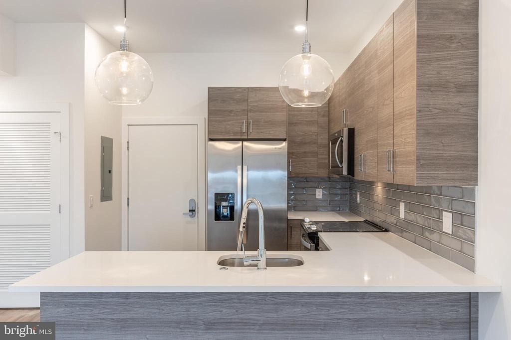 5545 Pulaski Avenue - Photo 3