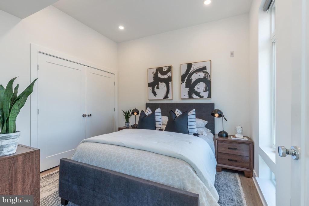 5545 Pulaski Avenue - Photo 34