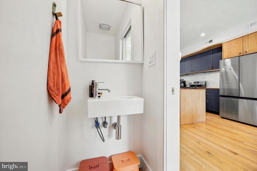 64 W Queen Lane - Photo 8