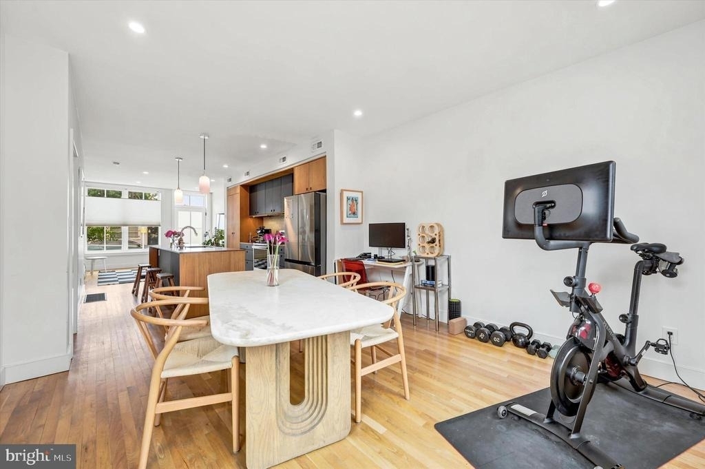 64 W Queen Lane - Photo 2