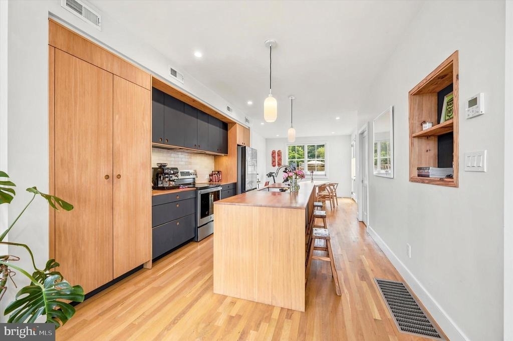 64 W Queen Lane - Photo 5