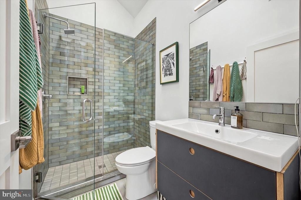64 W Queen Lane - Photo 12