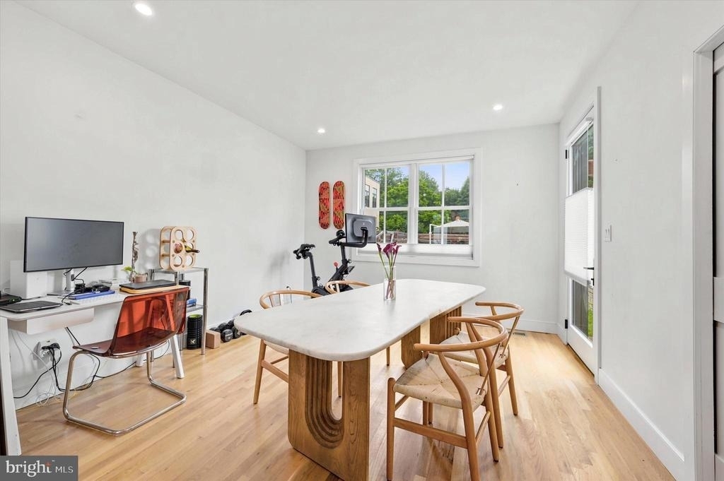 64 W Queen Lane - Photo 3