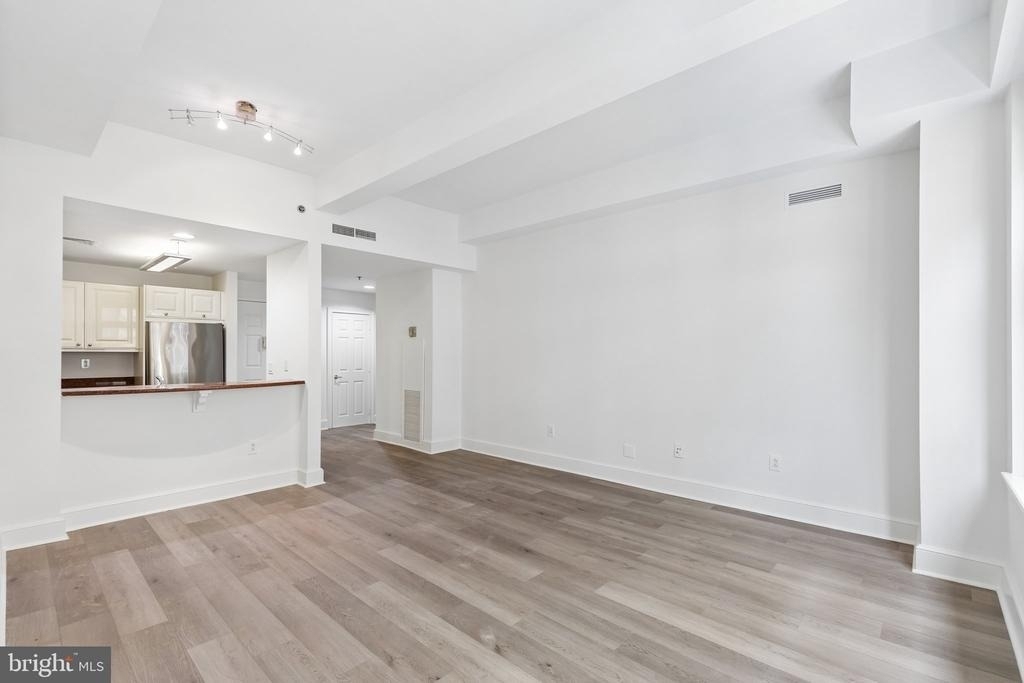 1500 Chestnut Street - Photo 2