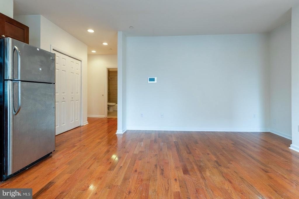 1429 Poplar Street - Photo 1