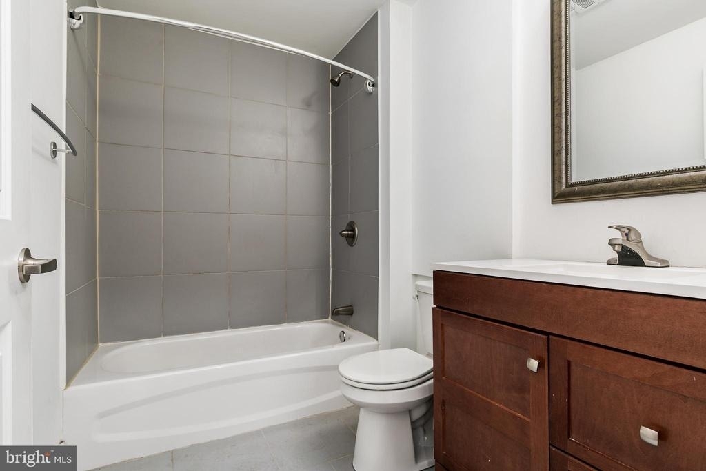 1639 Poplar Street - Photo 8