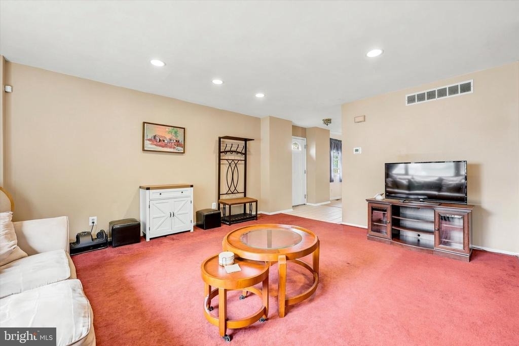 704 Keely Street - Photo 8